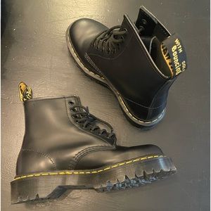 NEW DR. MARTEN BOOTS WORN ONE TIME SIZE 8 dr. Scholls inserts included !